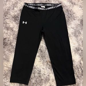 Youth Large Under Armour Heat Gear Capri Black Pants Workout